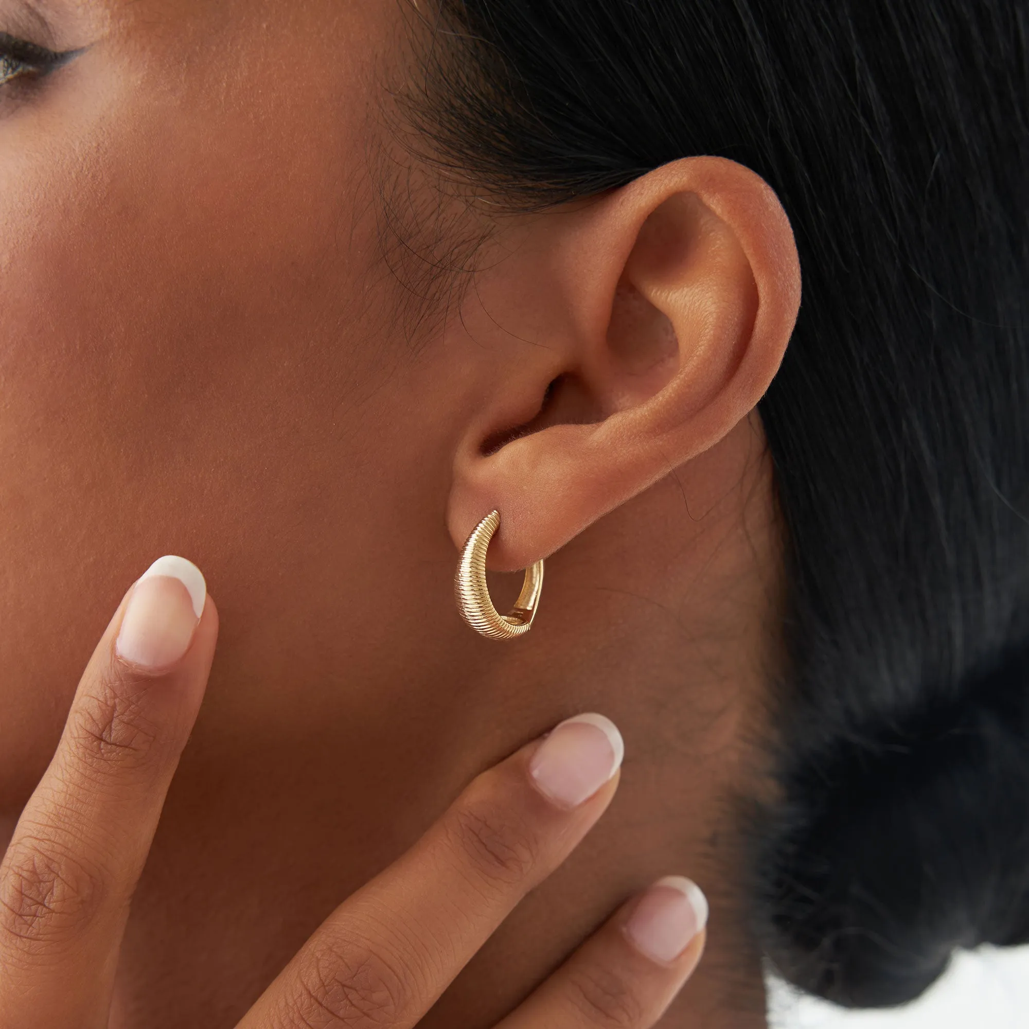 14k Gold Ribbed Teardrop Hoop Earrings