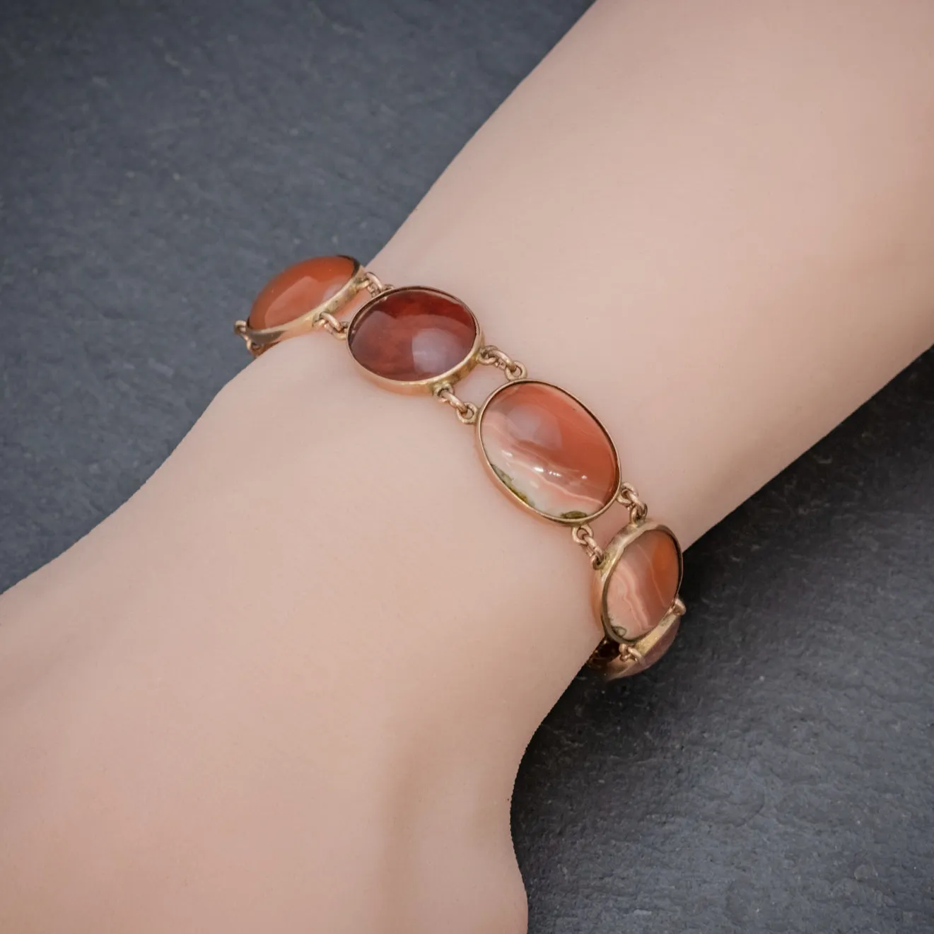 ANTIQUE VICTORIAN SCOTTISH CARNELIAN BRACELET 9CT GOLD CIRCA 1880