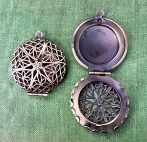 Bronze Tone Filigree  2.8cm Locket