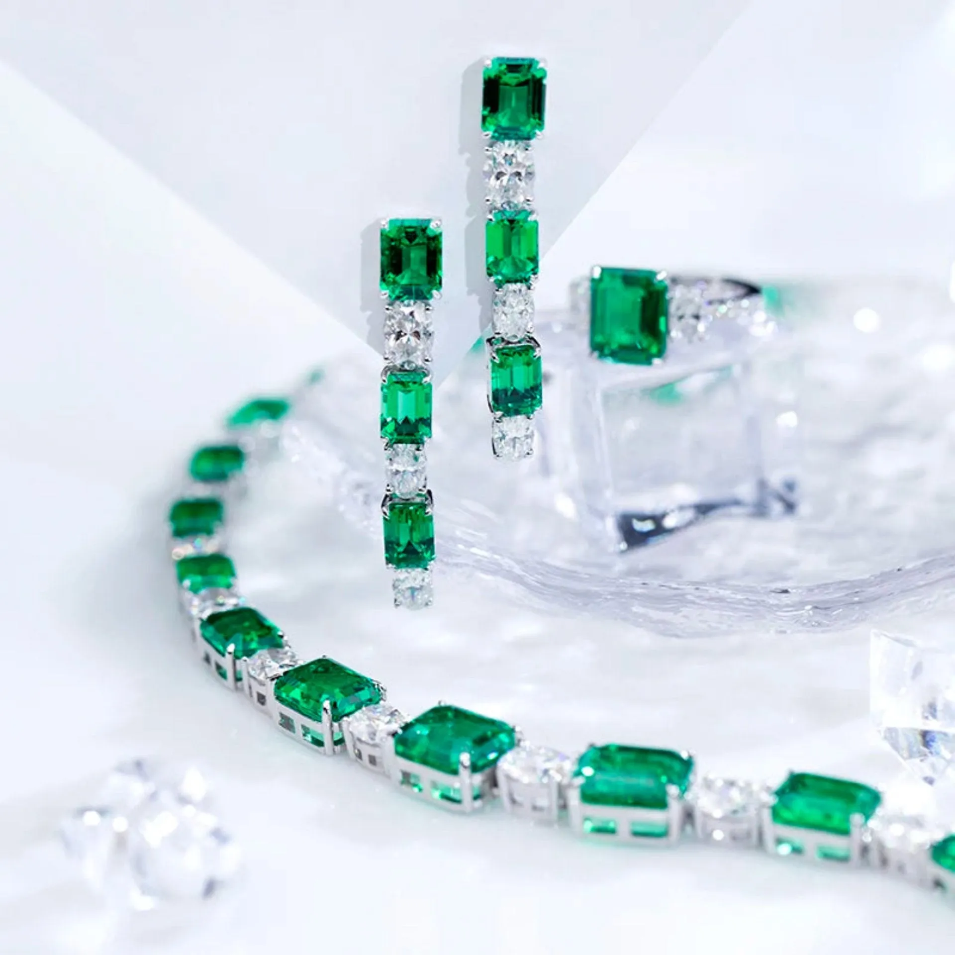 Enthralling Emerald Set