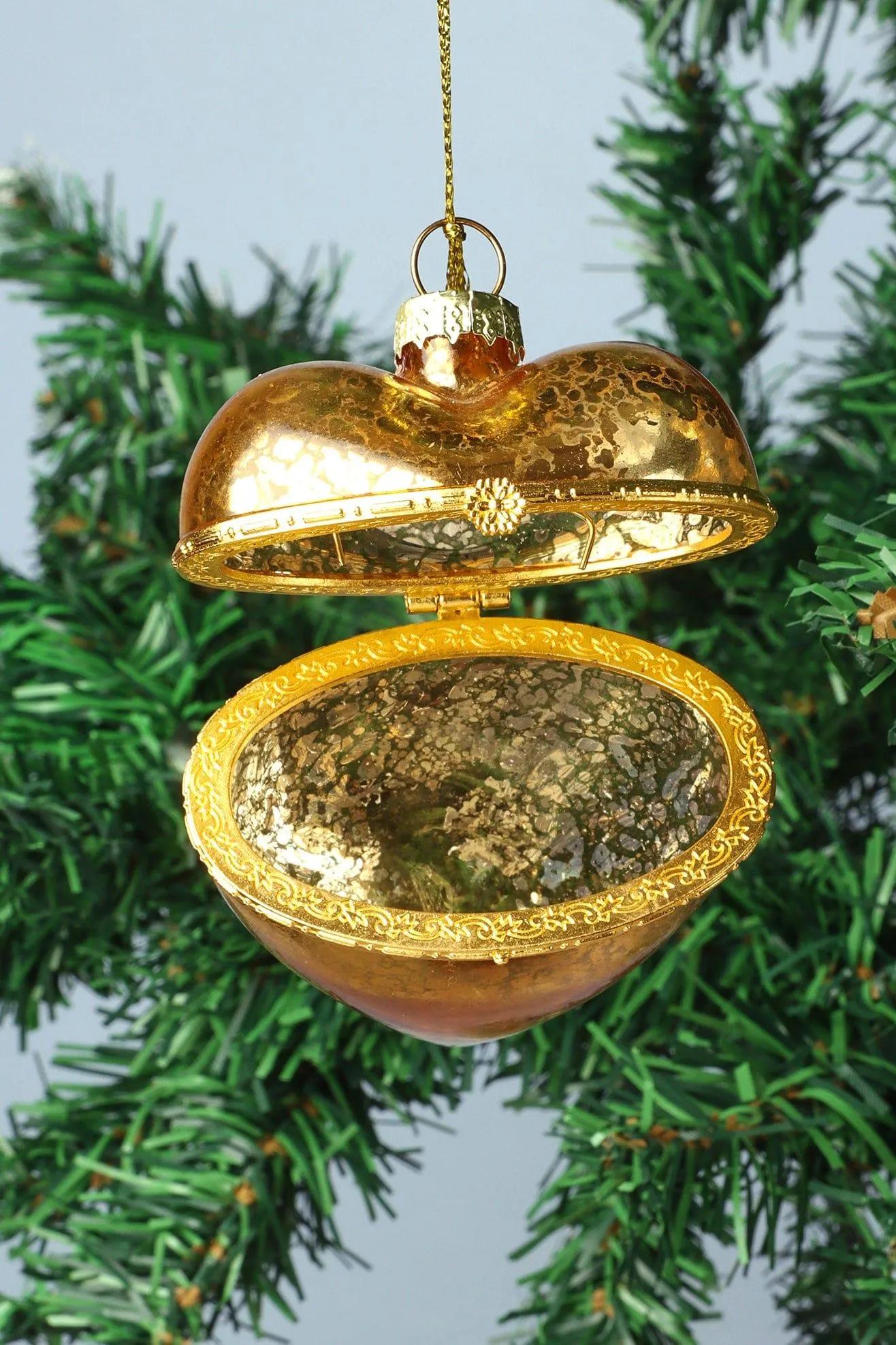 Gilded Memories Gold Glass Heart-Shaped Locket Christmas Tree Ornament